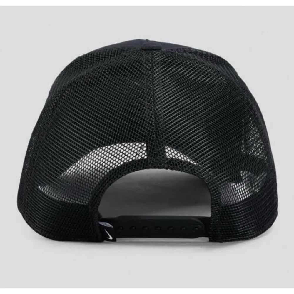 Nike sporty trucker
